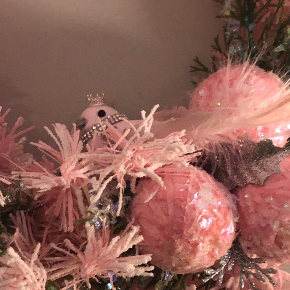 SALE‼️Pink Christmas Wreath - Picture 4 of 9